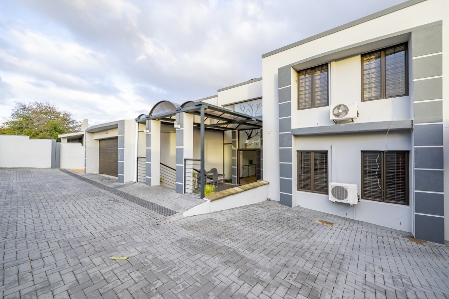 4 Bedroom Property for Sale in Van Riebeeckshof Western Cape